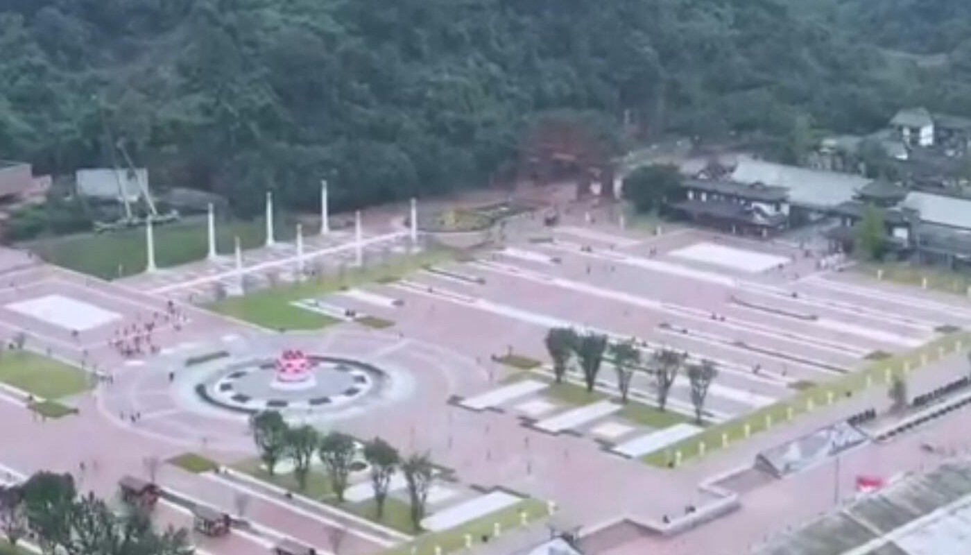 Giant Buddha Cultural Square, the mountains and rivers are still there, the country is peaceful(2)