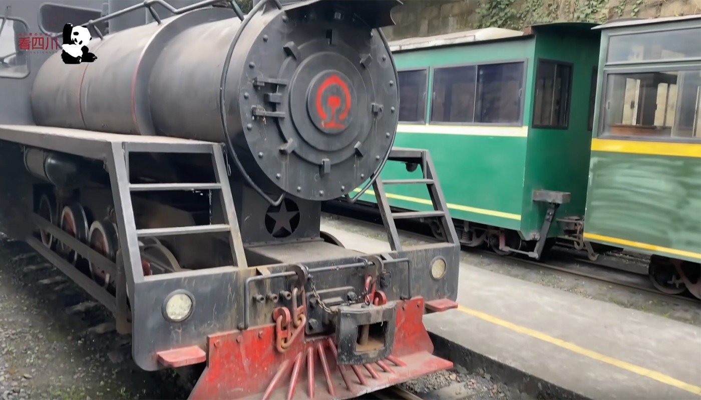 Jiayang train in spring