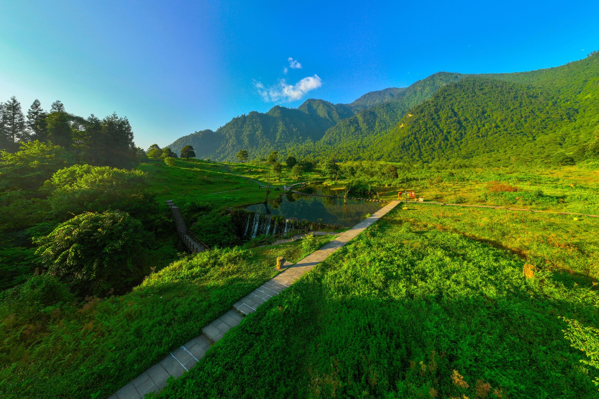 Here Come 15 Unmissable "Springtime Tourist Destinations"!