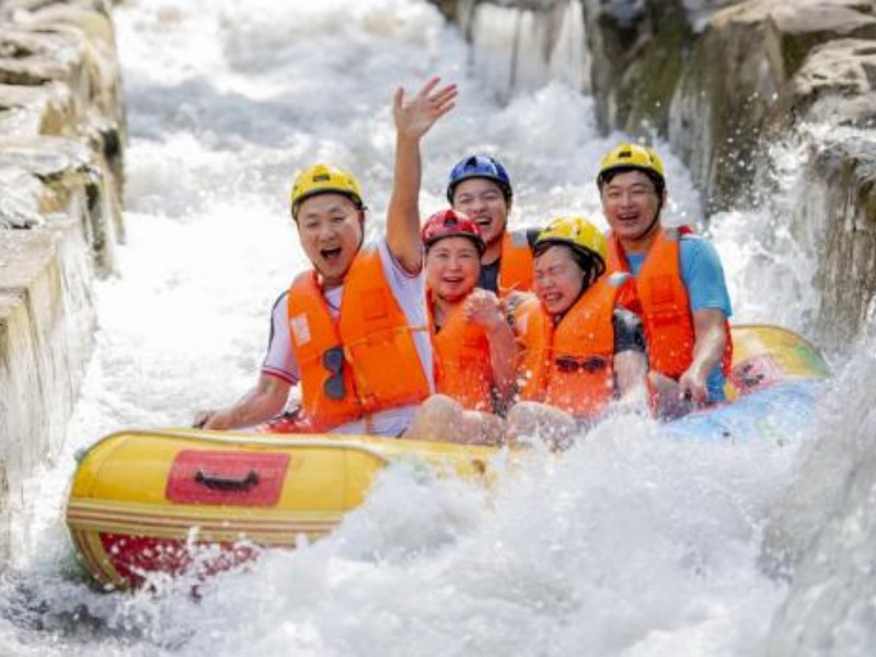 "Leshan Rafting: A Thrilling Adventure Through Mountains & Rivers"