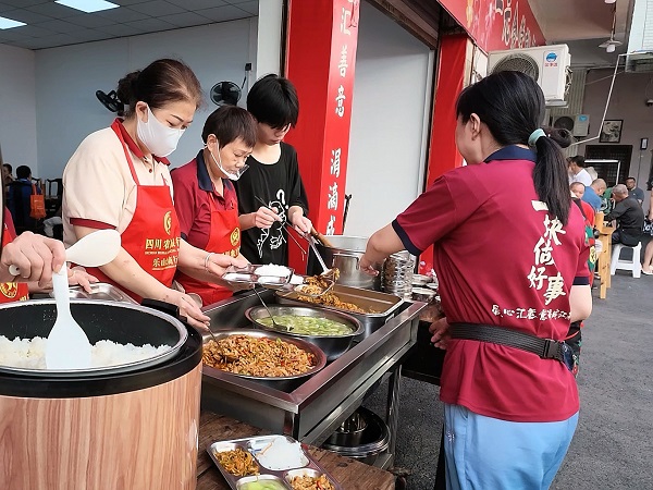 In Qianwei, there's a canteen where a meal costs just one yuan.