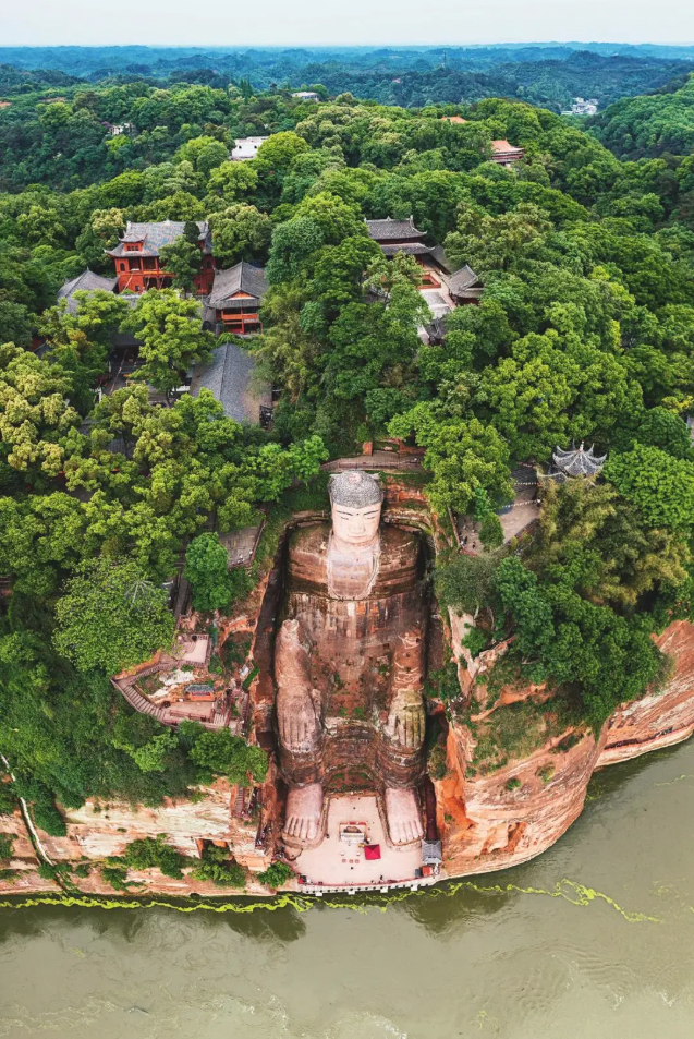 What is the color of early autumn in Leshan?(图1)