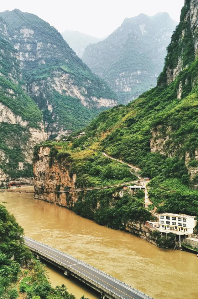 What is the color of early autumn in Leshan?(图2)