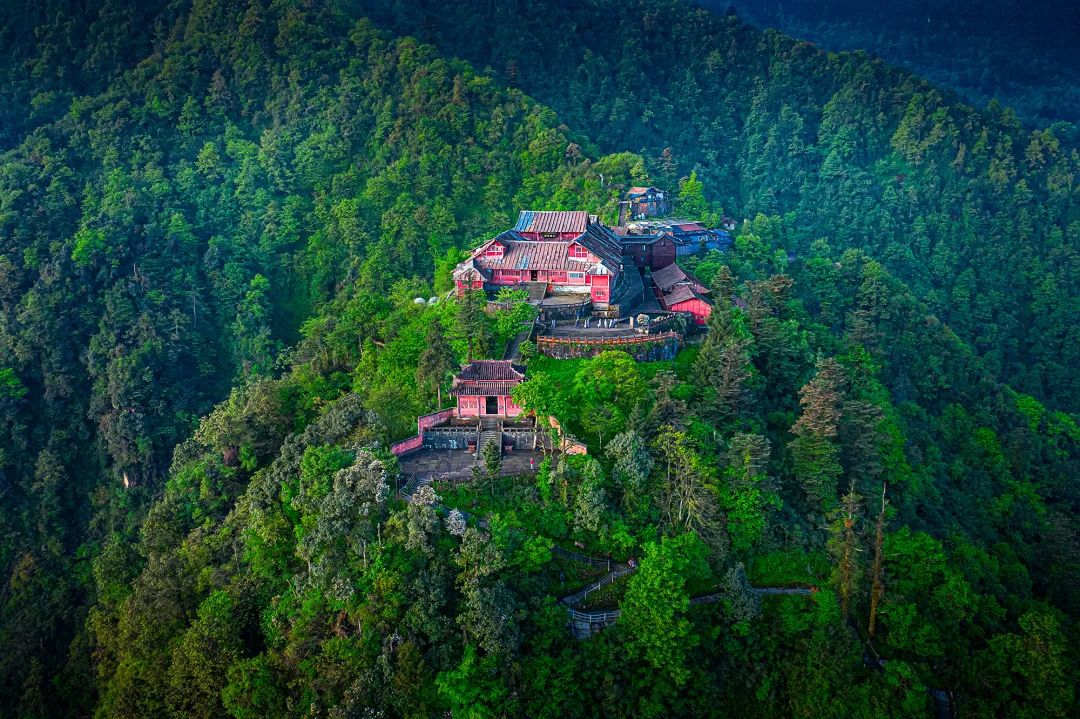 The temple that you can only see when you walk into the clouds is worth a visit!(图9)