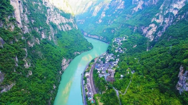 How many of these beautiful autumn tourist attractions have you been to Leshan?(图10) How many of these beautiful autumn tourist attractions have you been to Leshan?(图10)