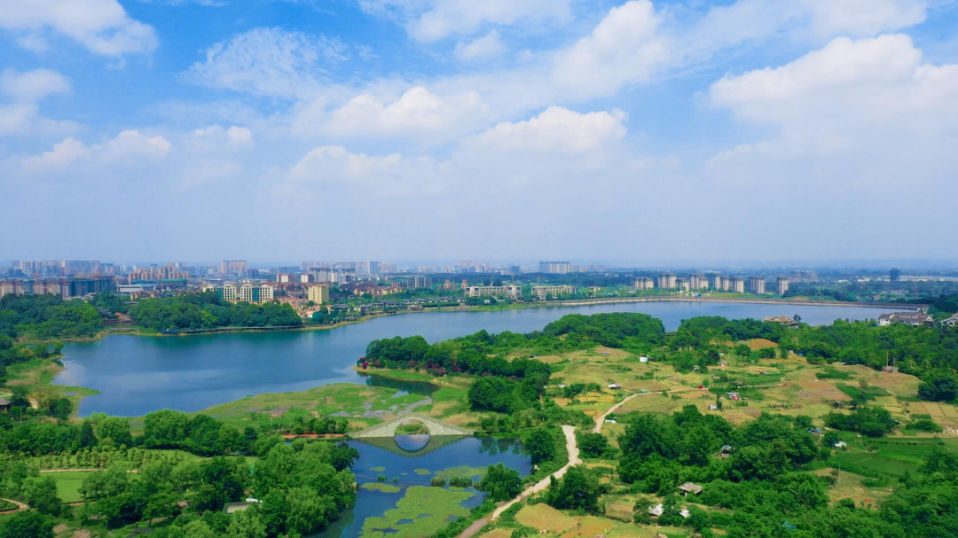 Its a good place for spring outing, and you can play all the way along the Emei River!(图3)
