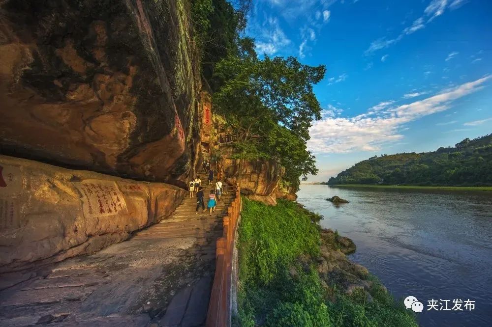 Dongfengyan Qianfoyan Scenic Area is open for free night tours(图1) Dongfengyan Qianfoyan Scenic Area is open for free night tours(图1)