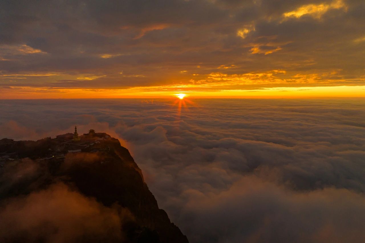 Be unexpected ! Mount Emei is still so beautiful in the rainy season.(图1)